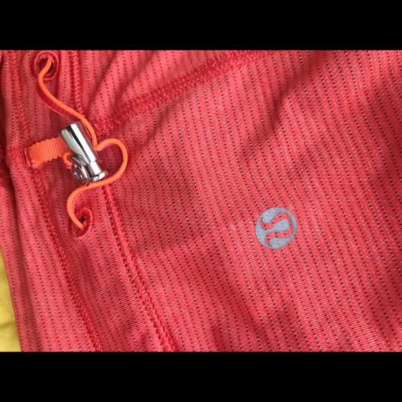 Lululemon Tame Me Tank. Size 8. - Picture 4 of 4